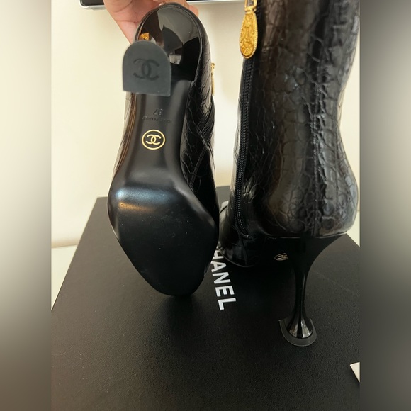 Chanel Heeled Boots Pre Fall 2019 Collection - Picture 8 of 13